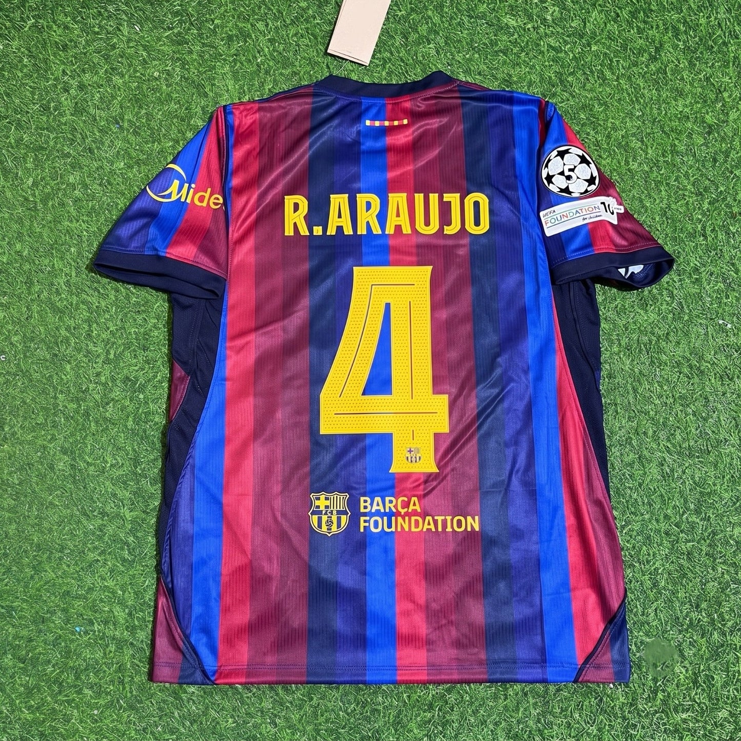 Ronald Araujo #4 Barcelona 2027 Champions League Patch Home Football Jersey