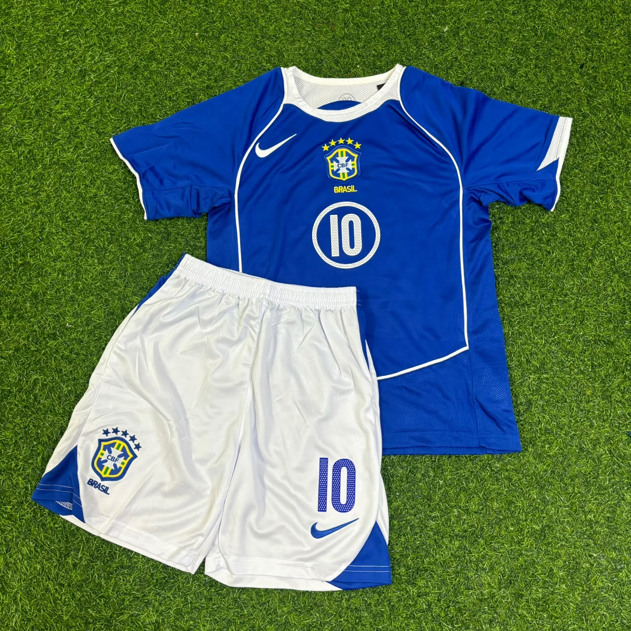 Ronaldinho #10 Brazil 2004 Blue Away Kids Kit Retro Football Jersey Collection