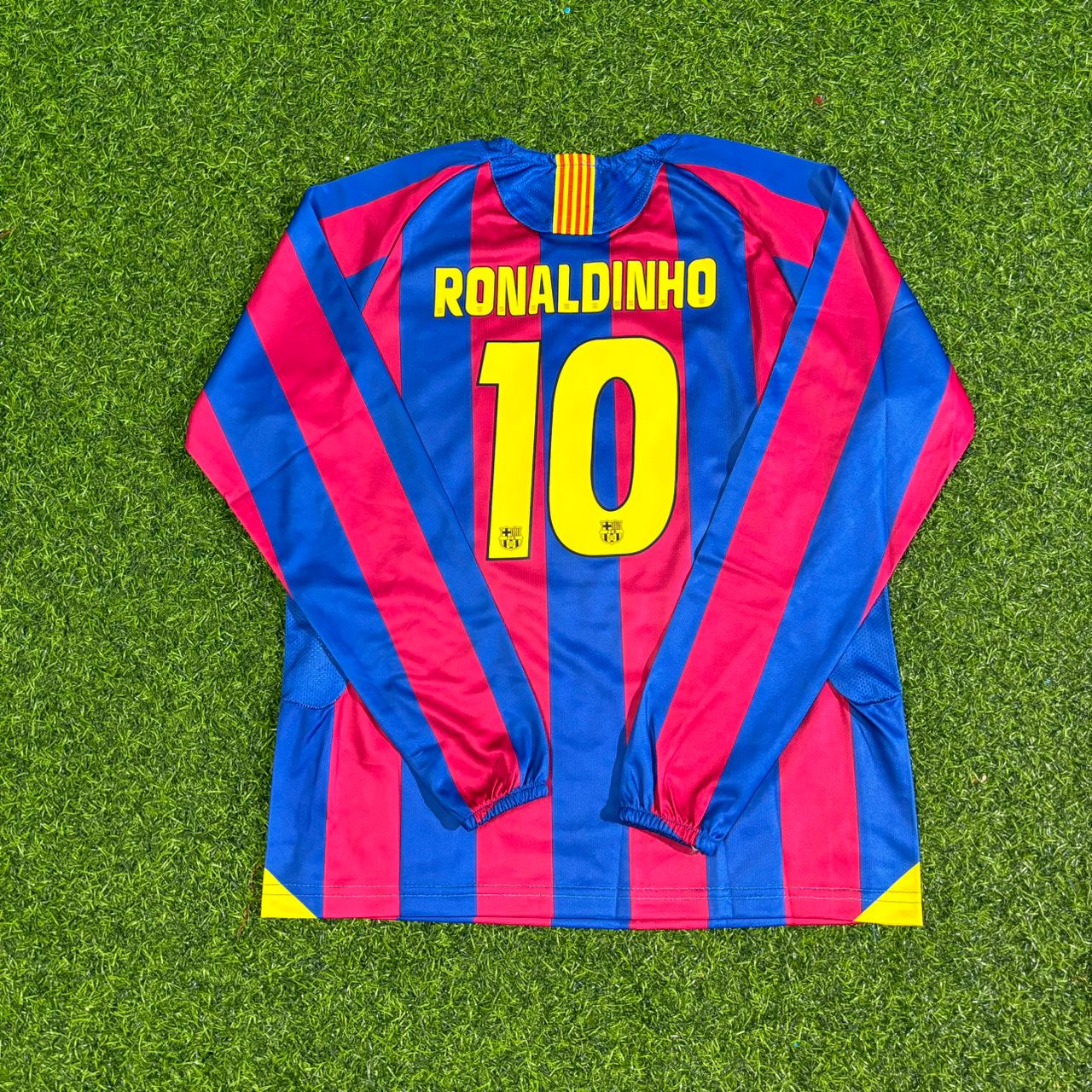 Ronaldinho Gaúcho Barcelona 2005-2006 Retro Long Sleeve Football Jersey Kit