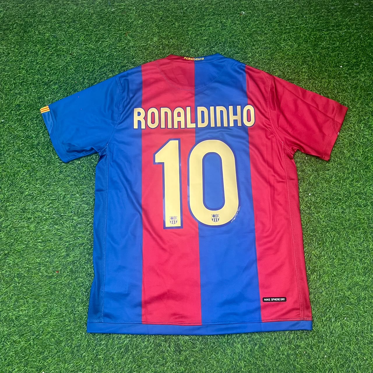 Ronaldinho Gaucho Barcelona 2006/2007 Home Retro Football Jersey Kit