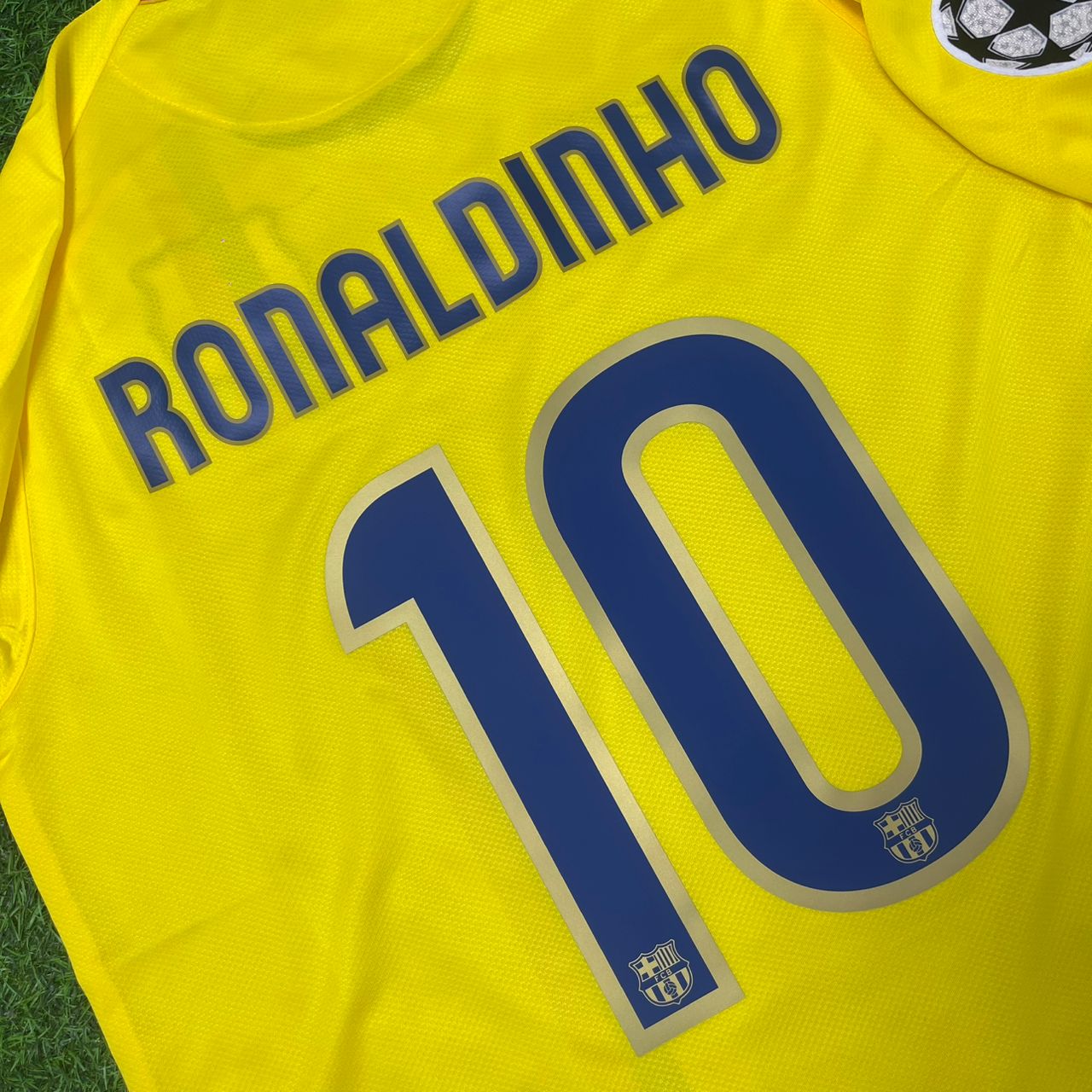 Ronaldinho Gaúcho Barcelona 2008-2009 Yellow Long Sleeve Retro Football Jersey Kit