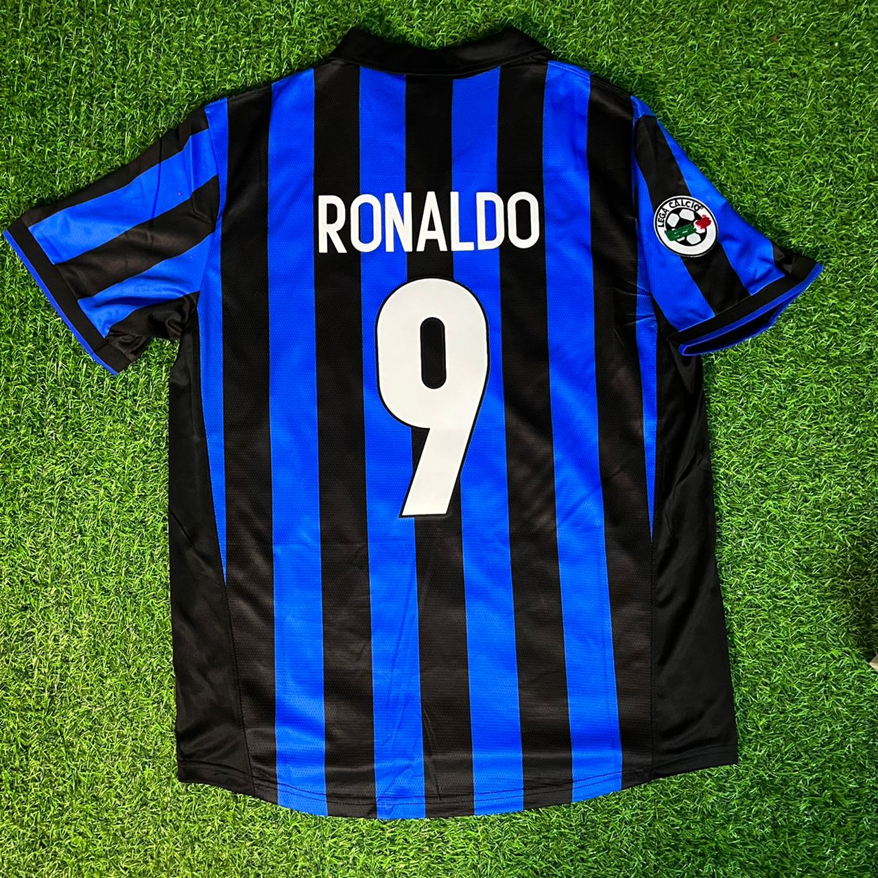 Ronaldo Nazario El Fenomeno R9 - Inter Retro Football Jersey Kit
