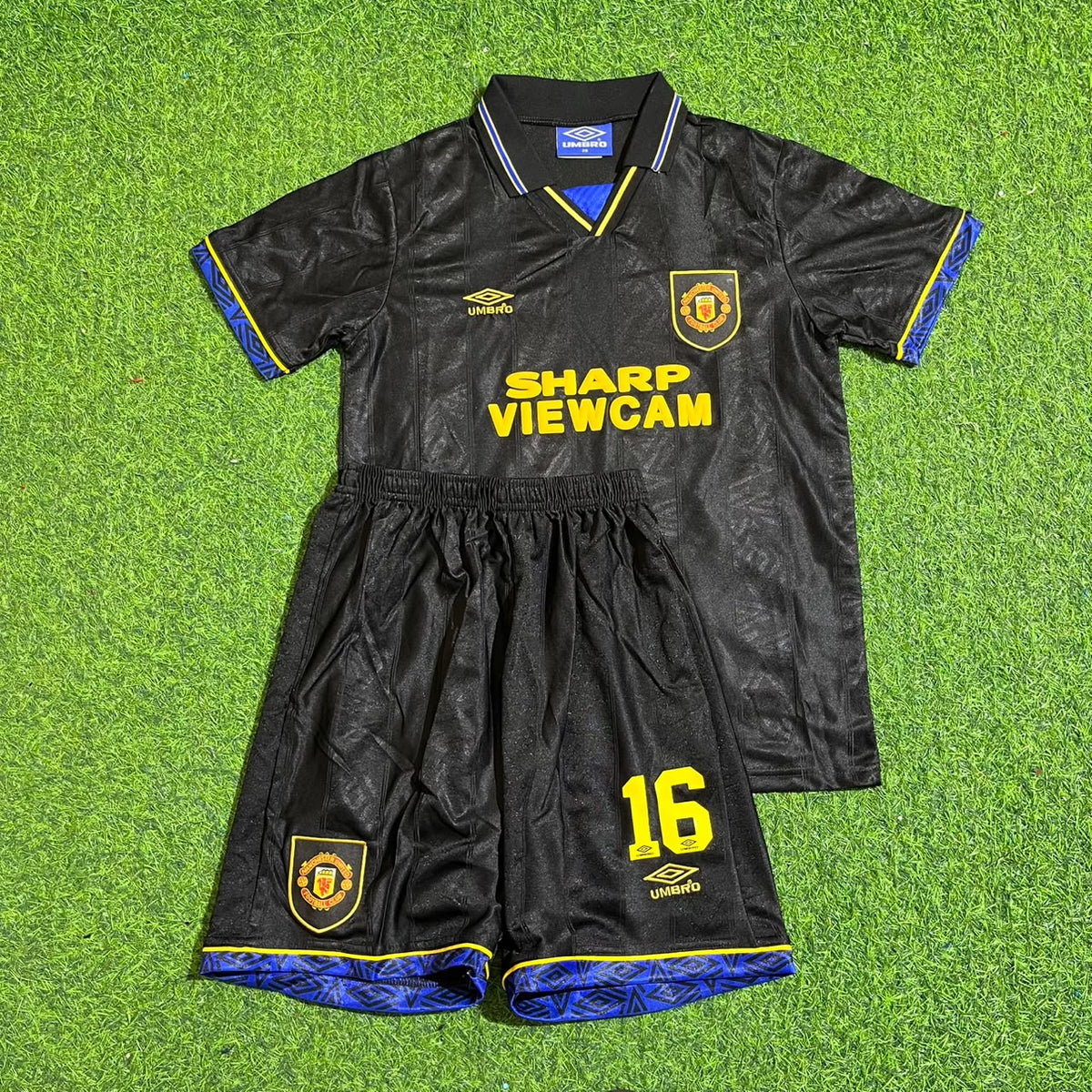 Roy Keane Manchester United 1992 1993 Kids Retro Retro Football Jersey Kit