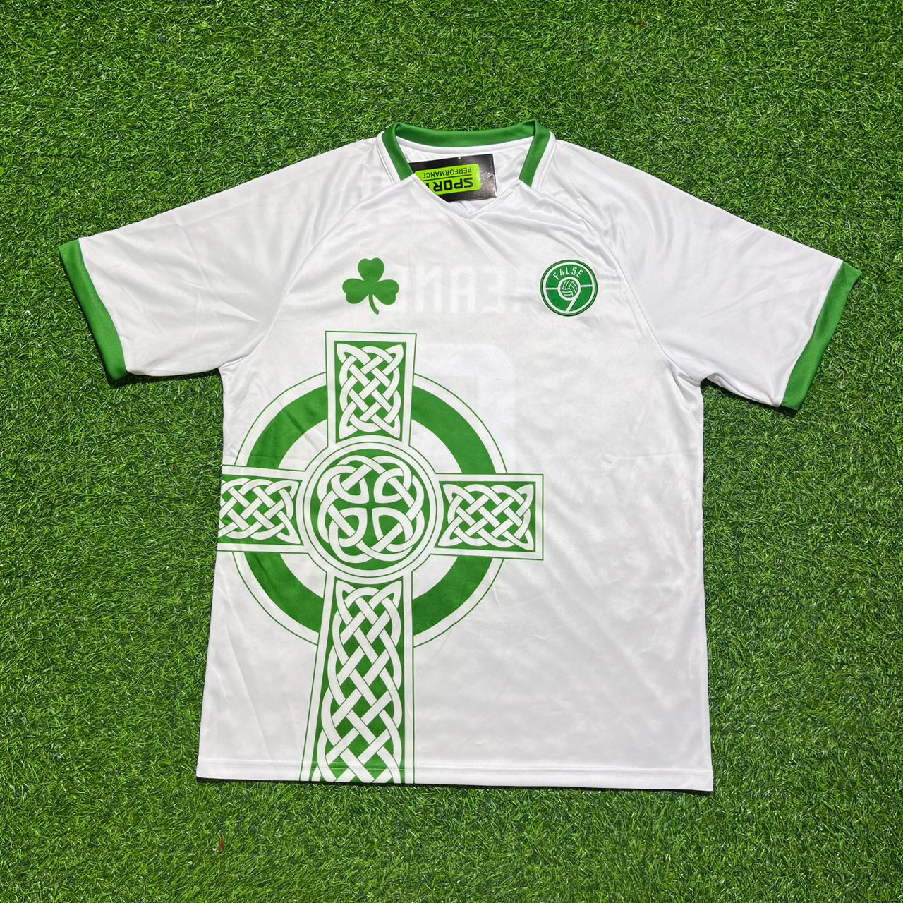 Roy Keane 6- Ireland Vintage Special Edition White Football Jersey Collection