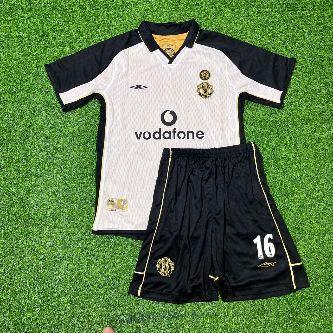 Roy Keane Manchester United 2001/02 Retro Reversible Kids Football Jersey Collection
