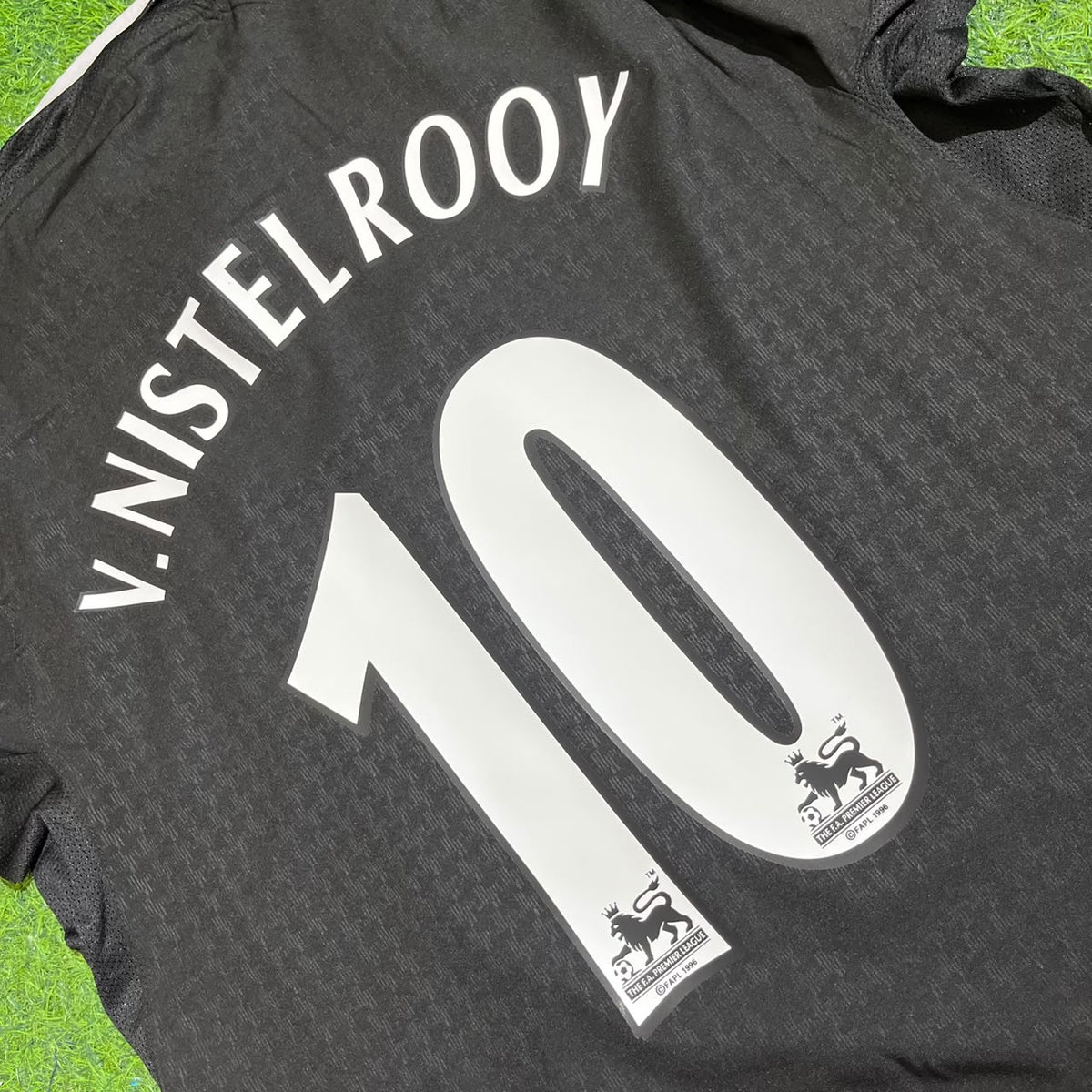Manchester United 2003-2004 Ruud van Nistelrooy Away Black Long Sleeve Retro Football Jersey