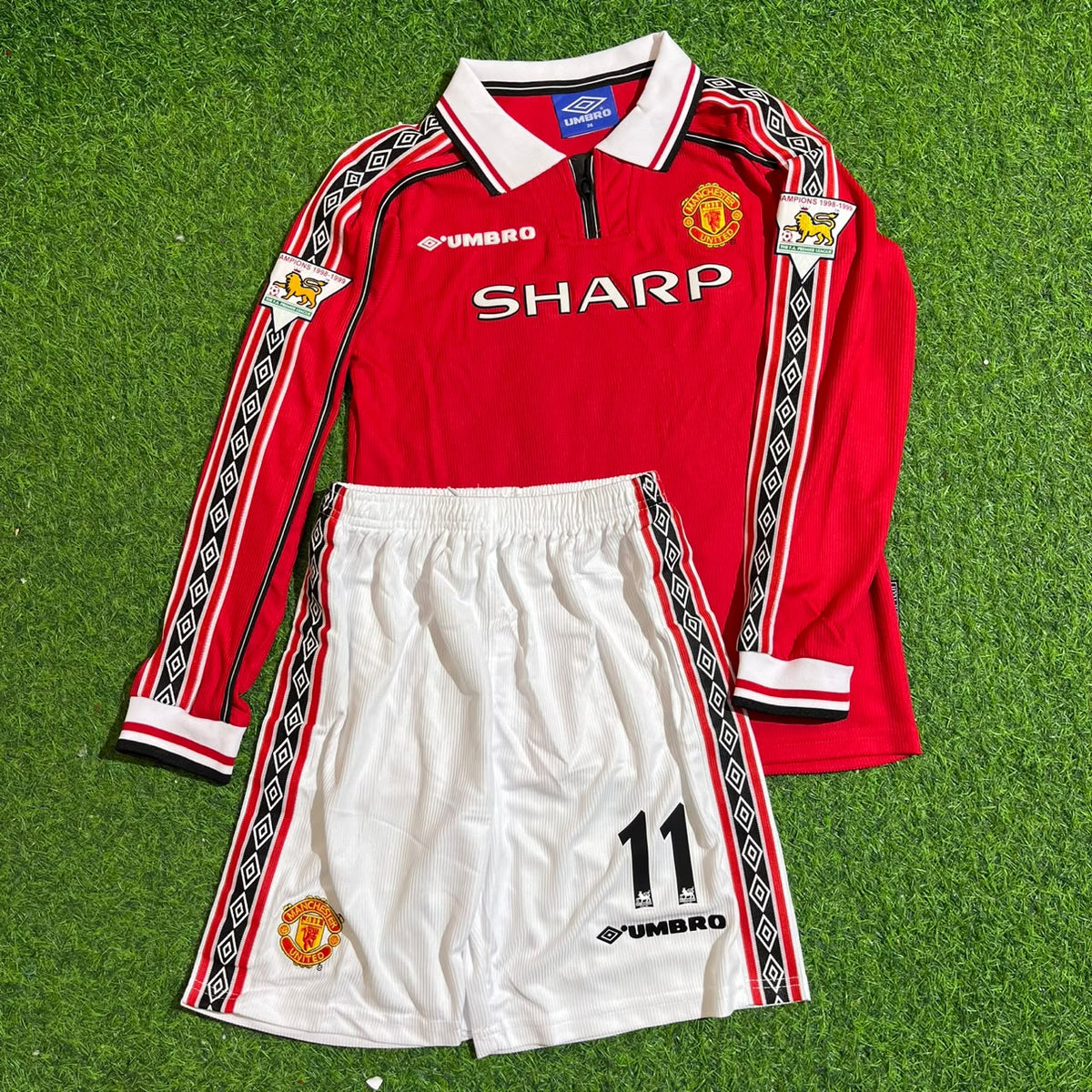 Manchester United 1999 Ryan Giggs 11 Red Long Sleeve Kids Football Jersey