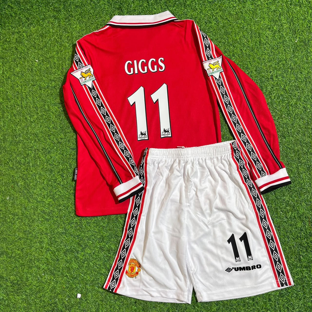 Manchester United 1999 Ryan Giggs 11 Red Long Sleeve Kids Football Jersey