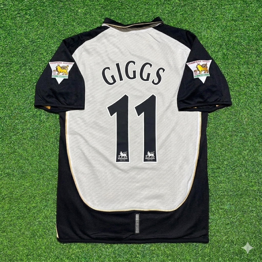 Ryan Giggs #11 Manchester United 2001-2002 Reversible Retro Football Jersey