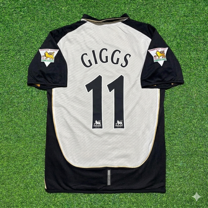Ryan Giggs #11 Manchester United 2001-2002 Reversible Retro Football Jersey