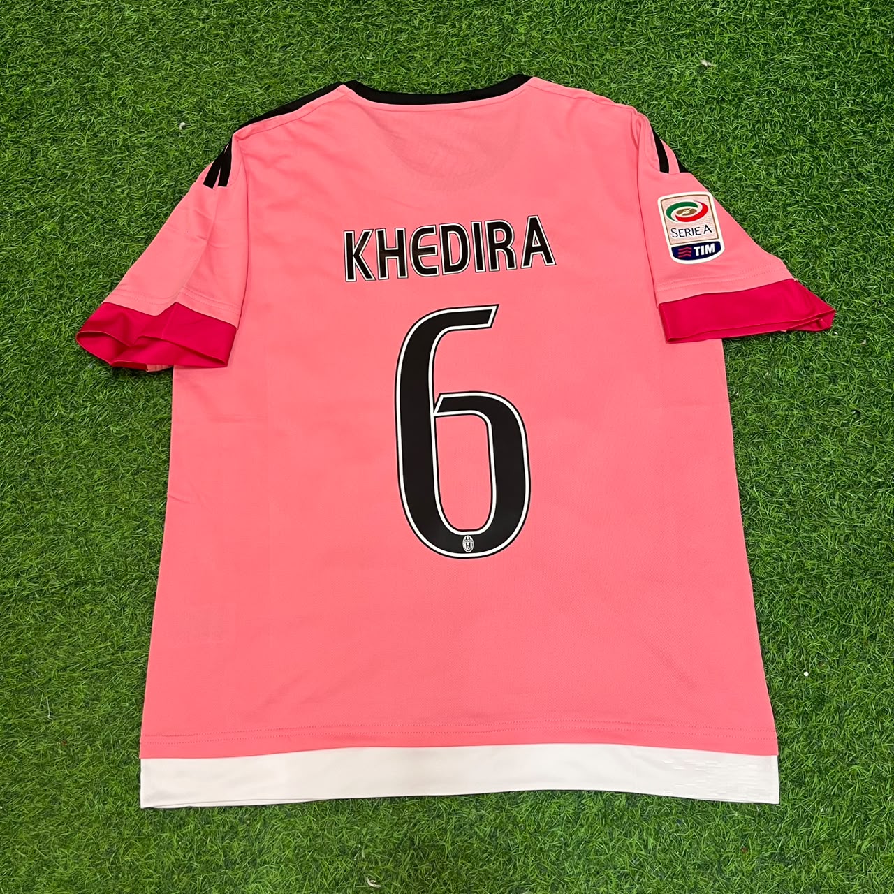 Sami Khedira Juventus Retro Pink 2015-2016 Football Jersey