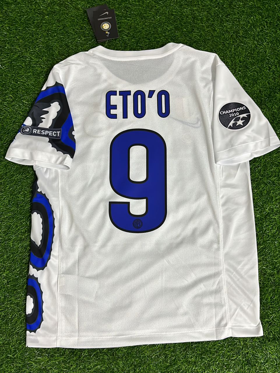 Samuel Etoo - Inter 2010 2011 White Dragon Football Jersey