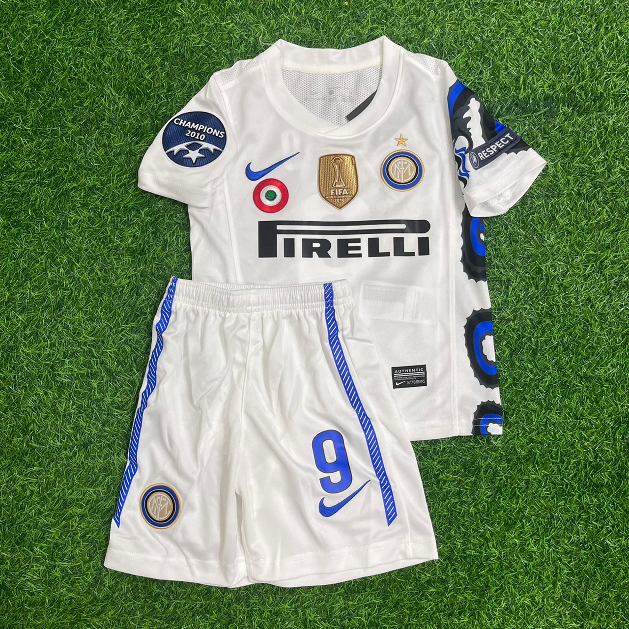 Samuel Eto’o Inter 2010 2011 White Dragon Retro Kids Football Jersey Kit