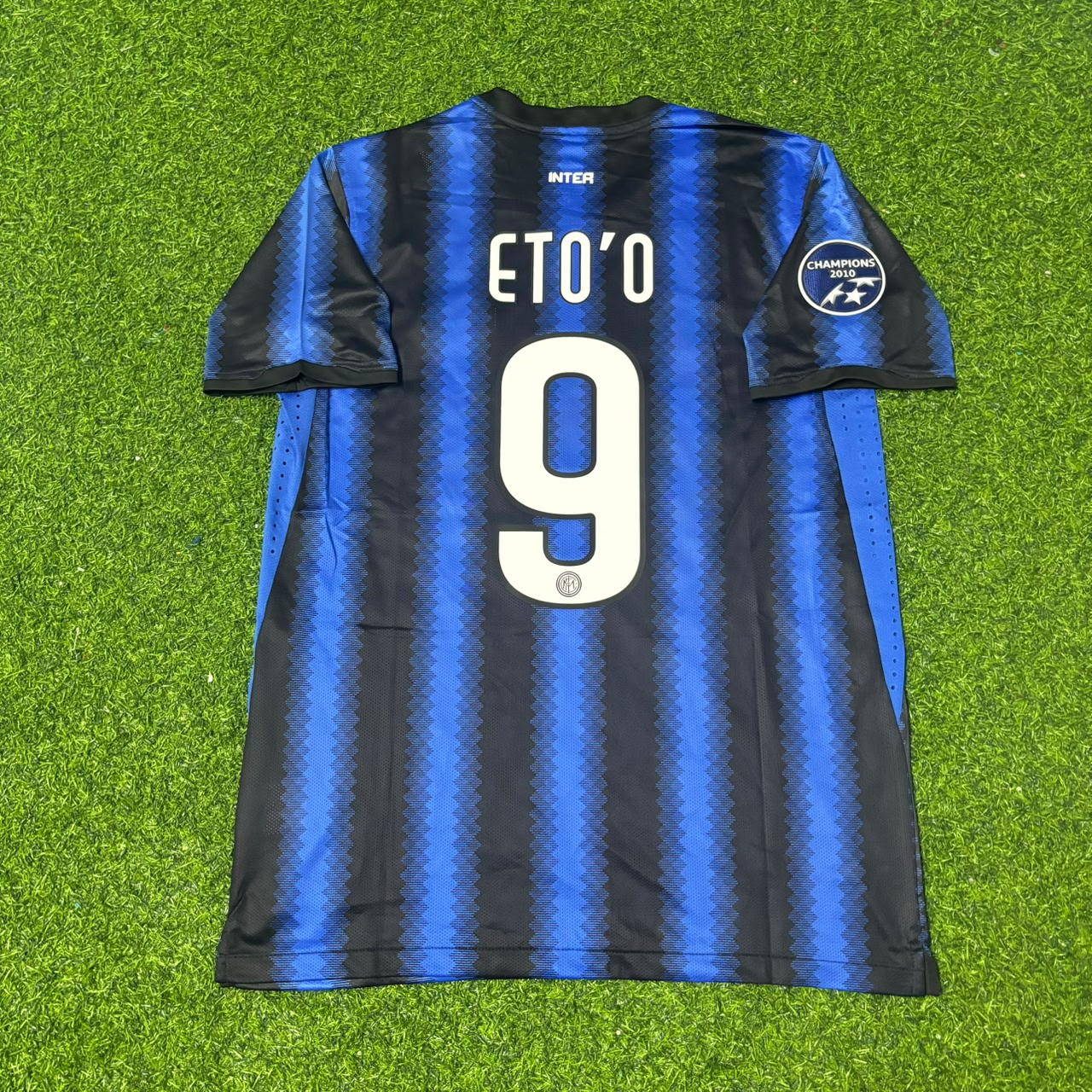 Samuel Eto'o Inter Milan 2011-2012 Home Retro Football Jersey Kit