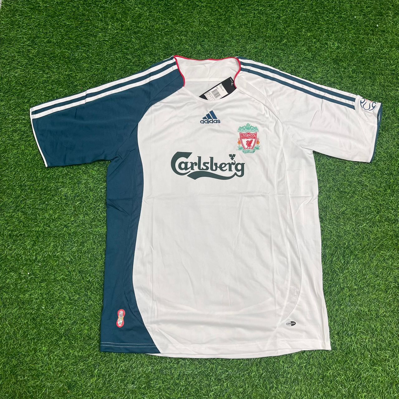 Vintage Liverpool 2006–2007 white retro football jersey kit with Alonso #14, Anfield design