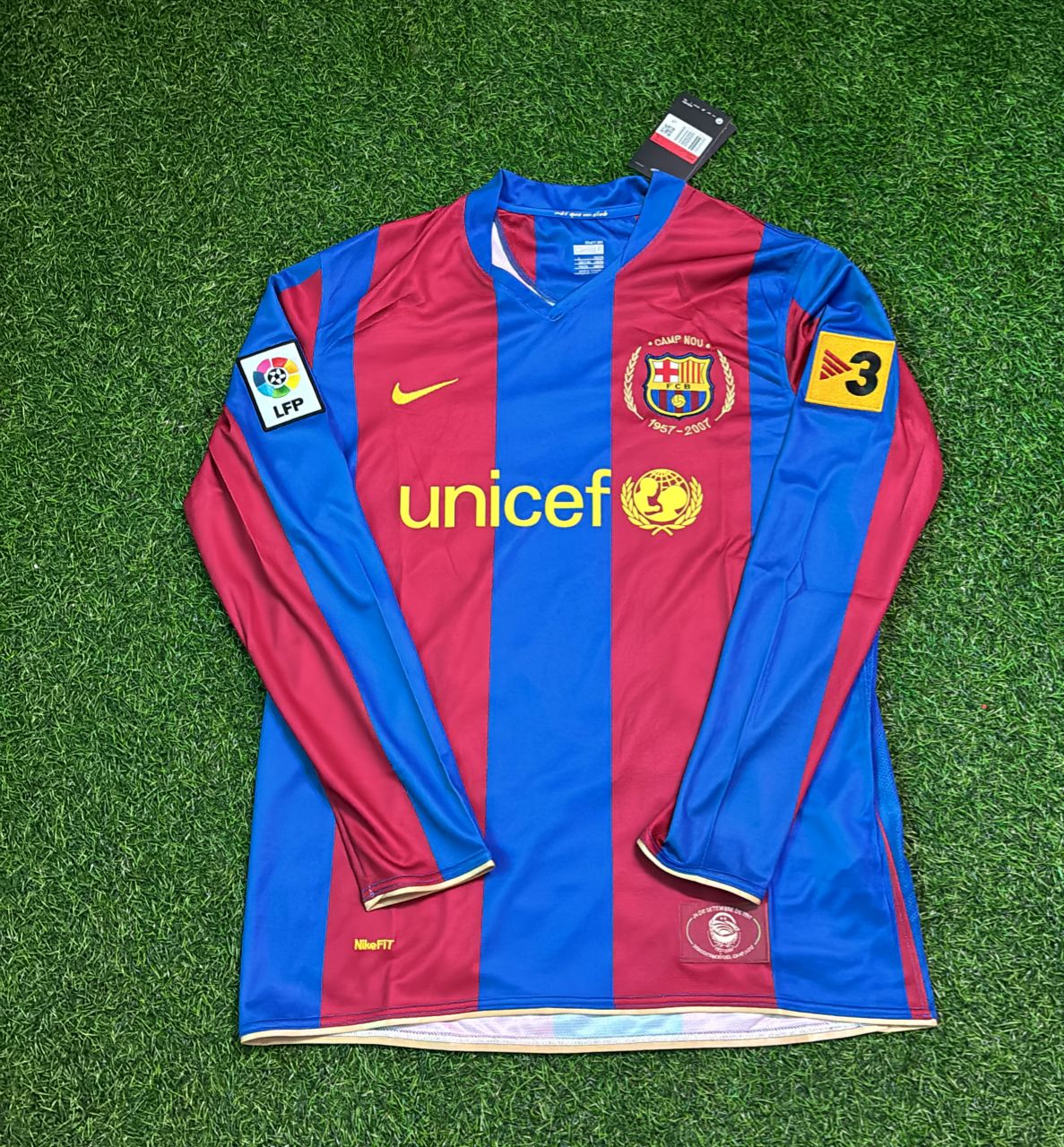 Xavi Hernandez Barcelona 2007 Retro Football Jersey Kit