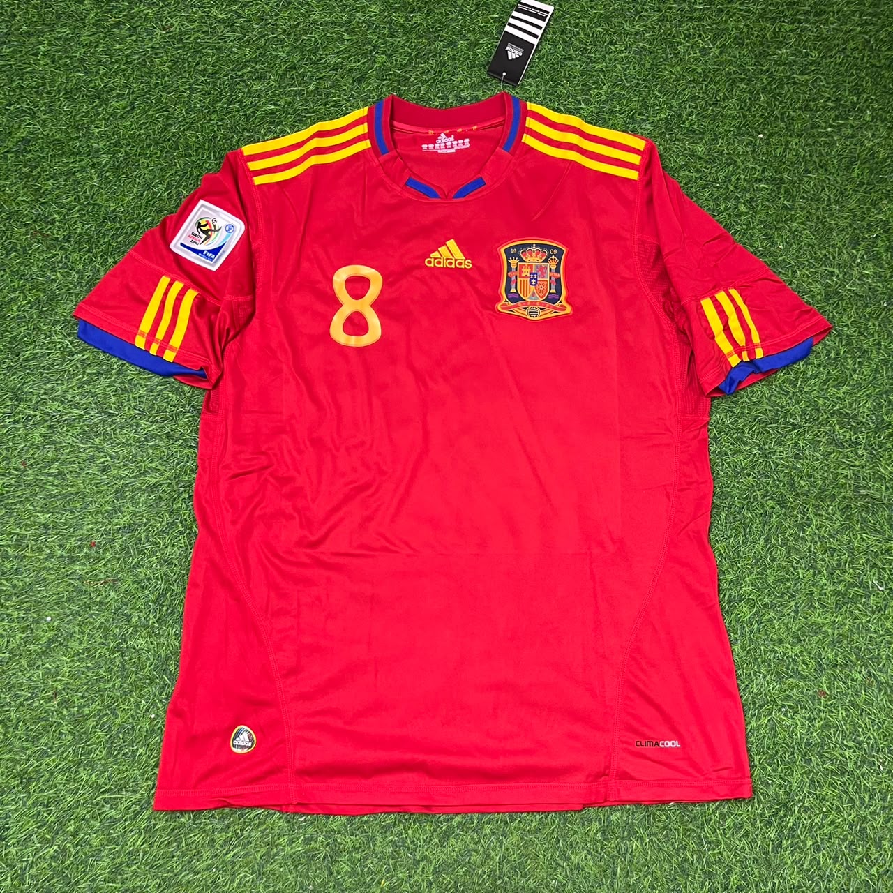 Spain World Cup 2010 Xavi Hernandez 8 Retro Football Jersey Kit