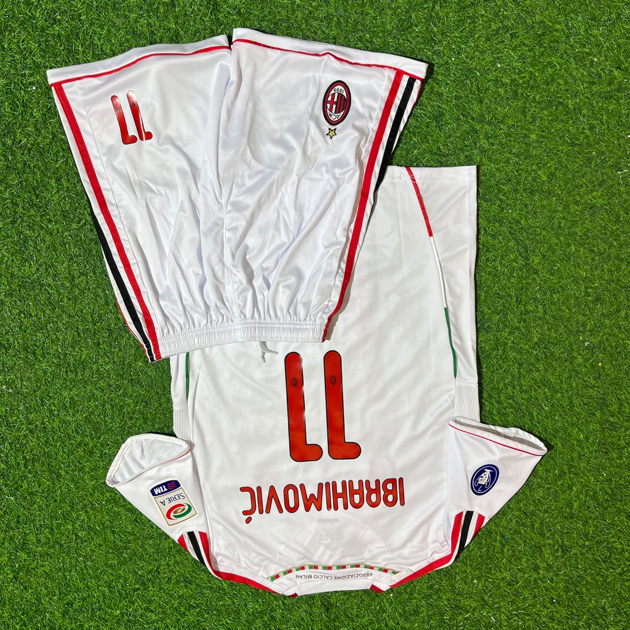 Zlatan Ibrahimović #11 Milan 2011 2012 White Away Retro Kids Football Jersey